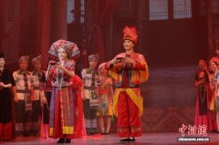 中越边关“春龙节”上演沉浸式音乐剧  天琴为媒演绎跨国情缘
